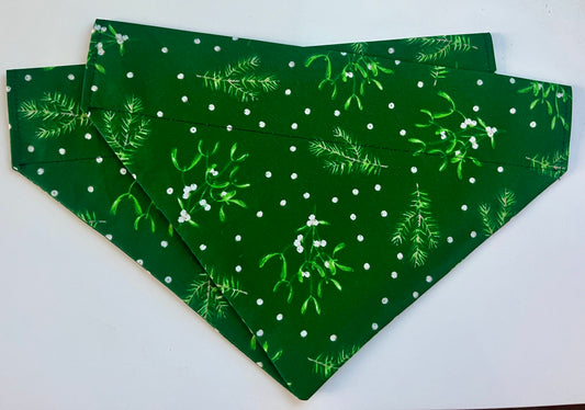 ‘Mistletoe Kisses’ Pet Bandana